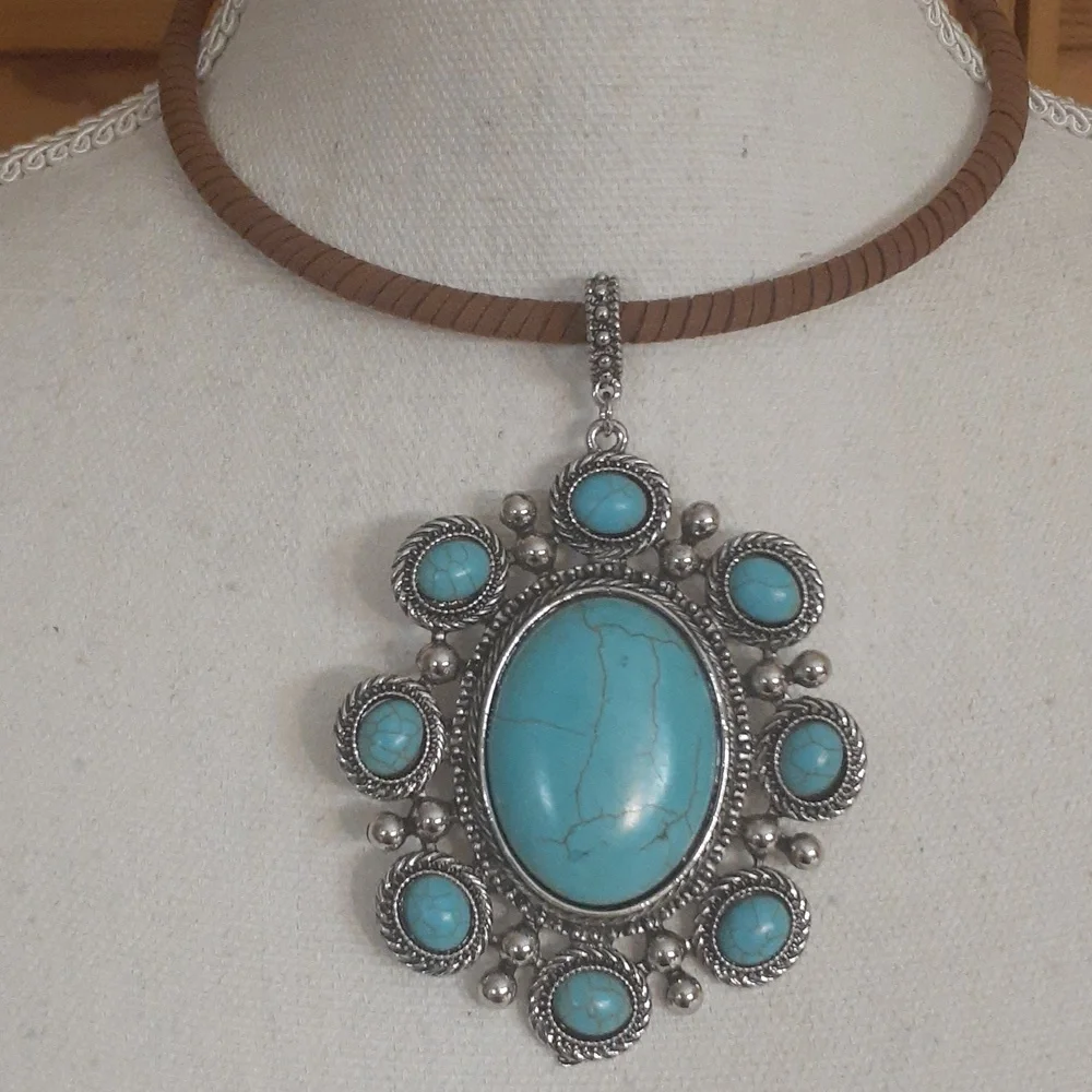 ERICA LYONS Turquoise Southwestern Choker Statement Necklace Silvertone NWT